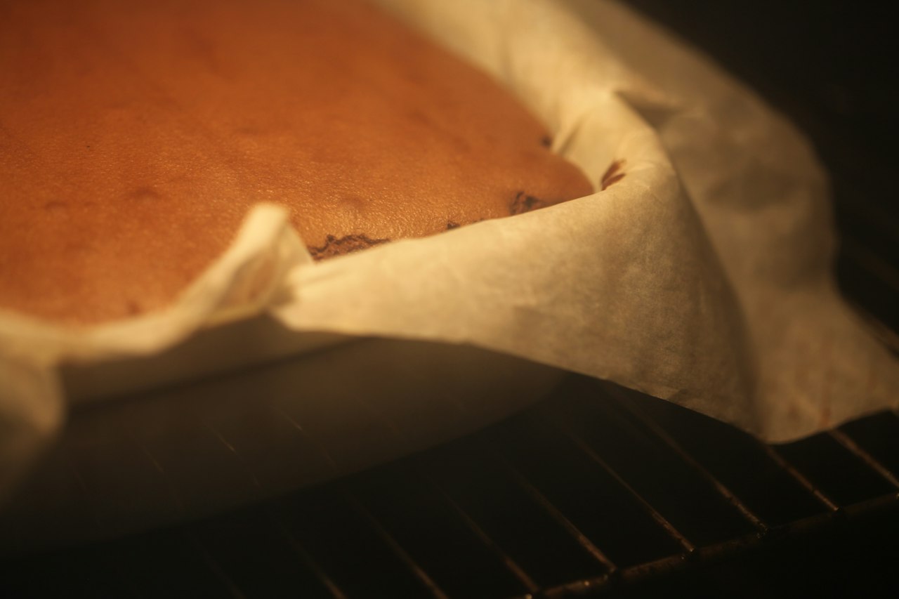 Brownies die in de oven worden gebakken